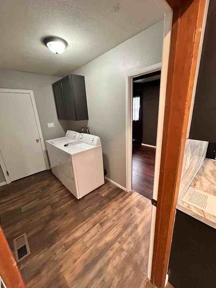 817 Grover St - Photo 6 of 25