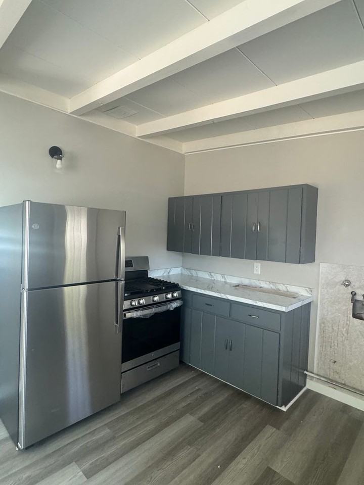 1285 Tuttle Ln - Photo 2 of 11