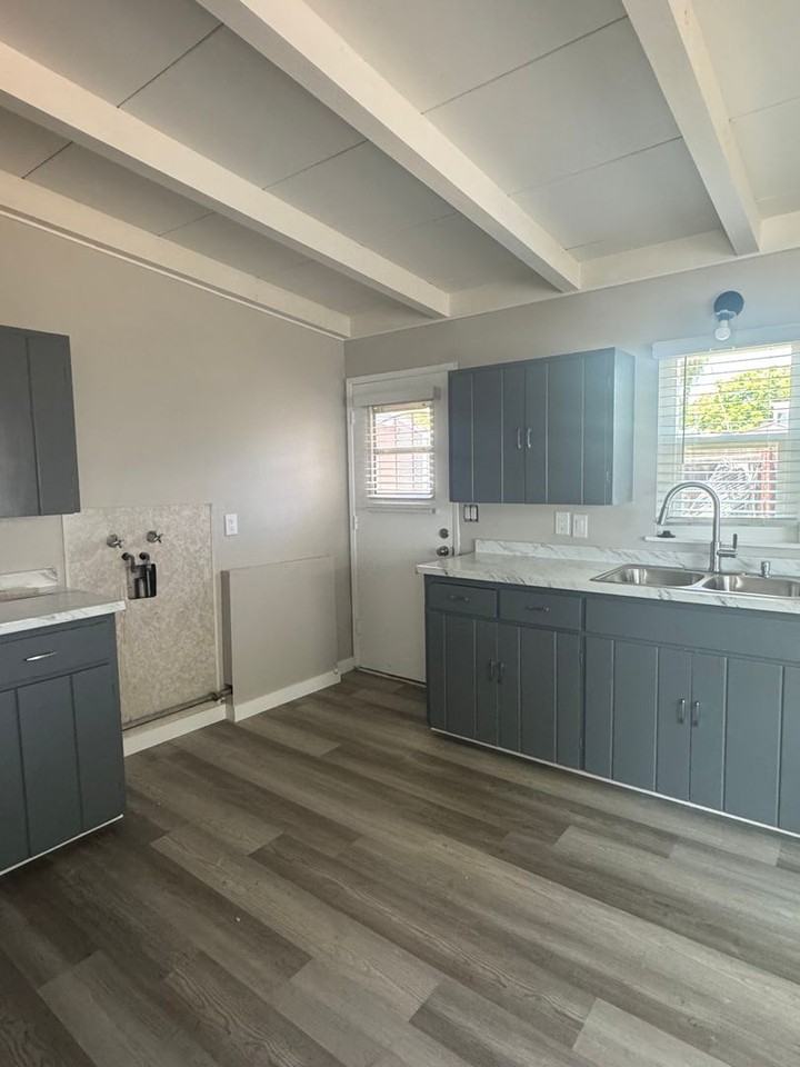 1285 Tuttle Ln - Photo 3 of 11