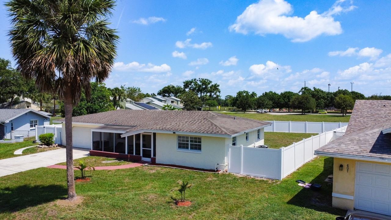 609 Caddy Dr - Photo 2 of 23