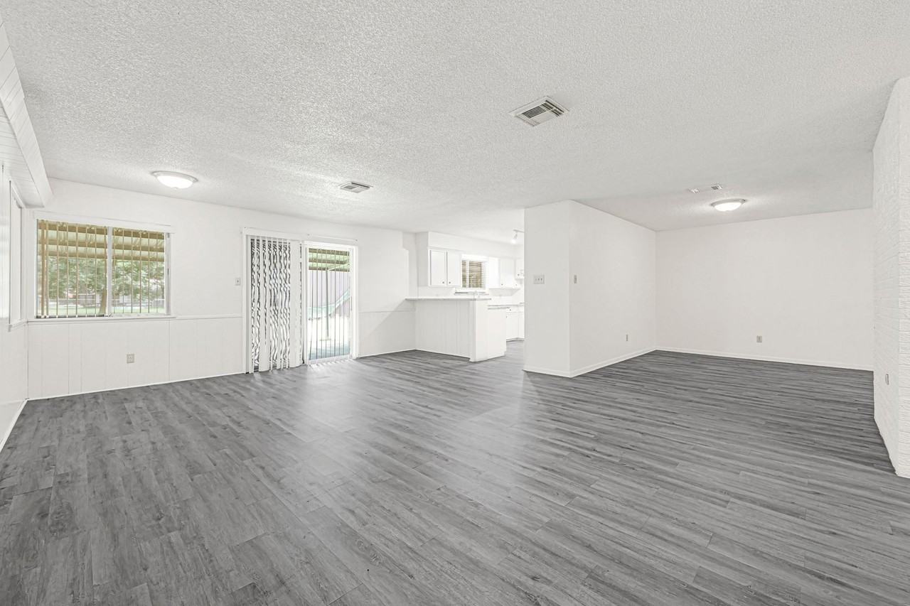 1231 Country Ln - Photo 2 of 28