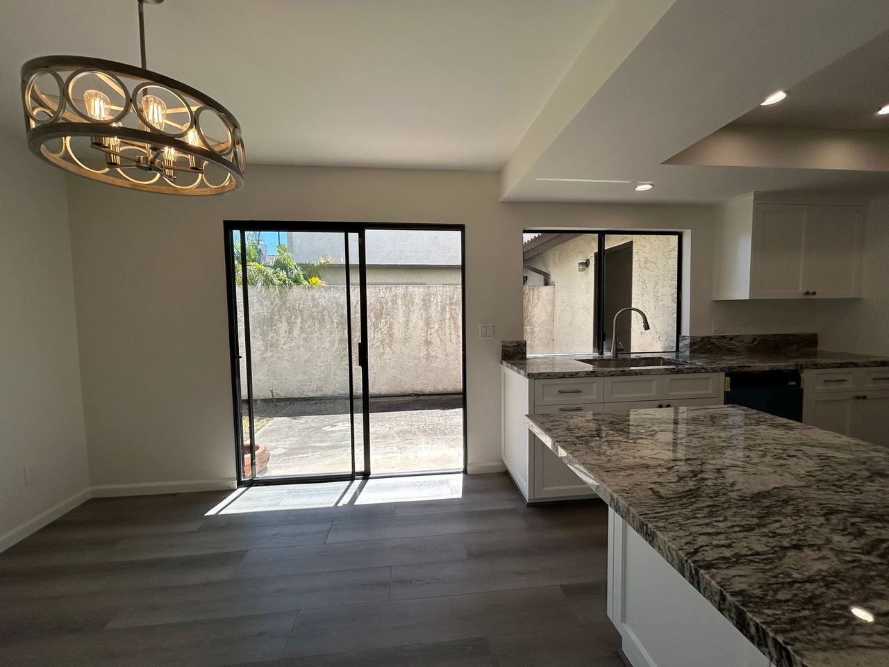 5435 Villas Dr - Photo 7 of 34