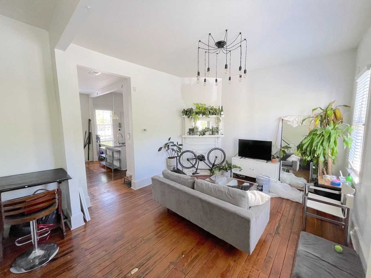 606 E Henry St - Photo 2 of 12