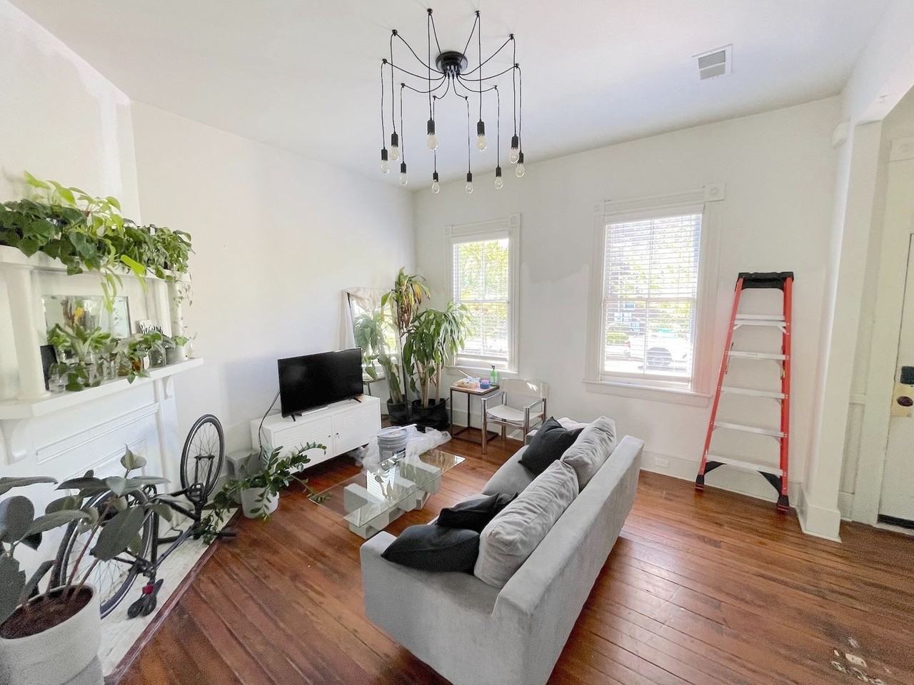 606 E Henry St - Photo 3 of 12