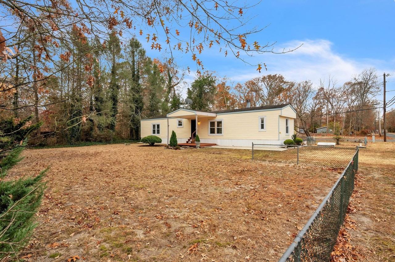 7601 Magnolia Dr - Photo 3 of 27