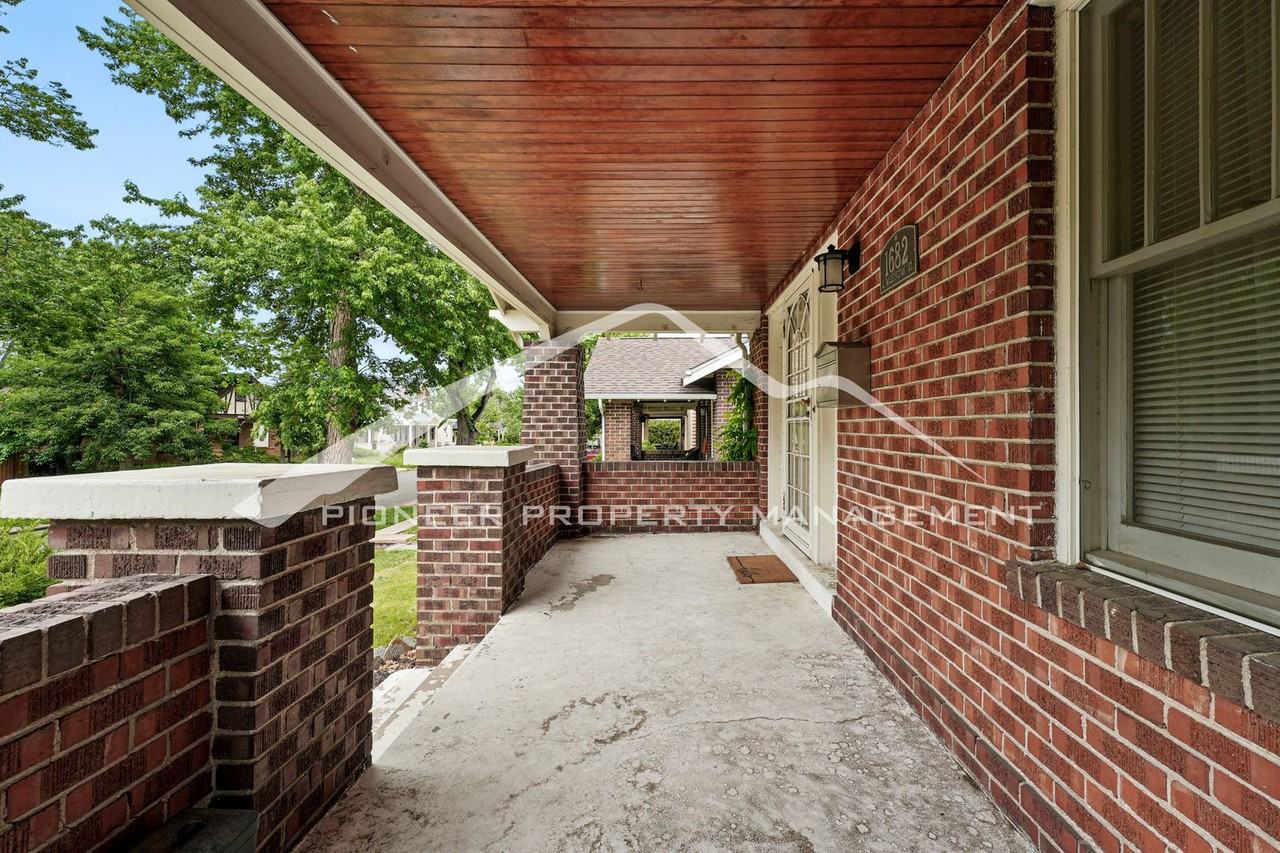 1682 S Washington St - Photo 2 of 20