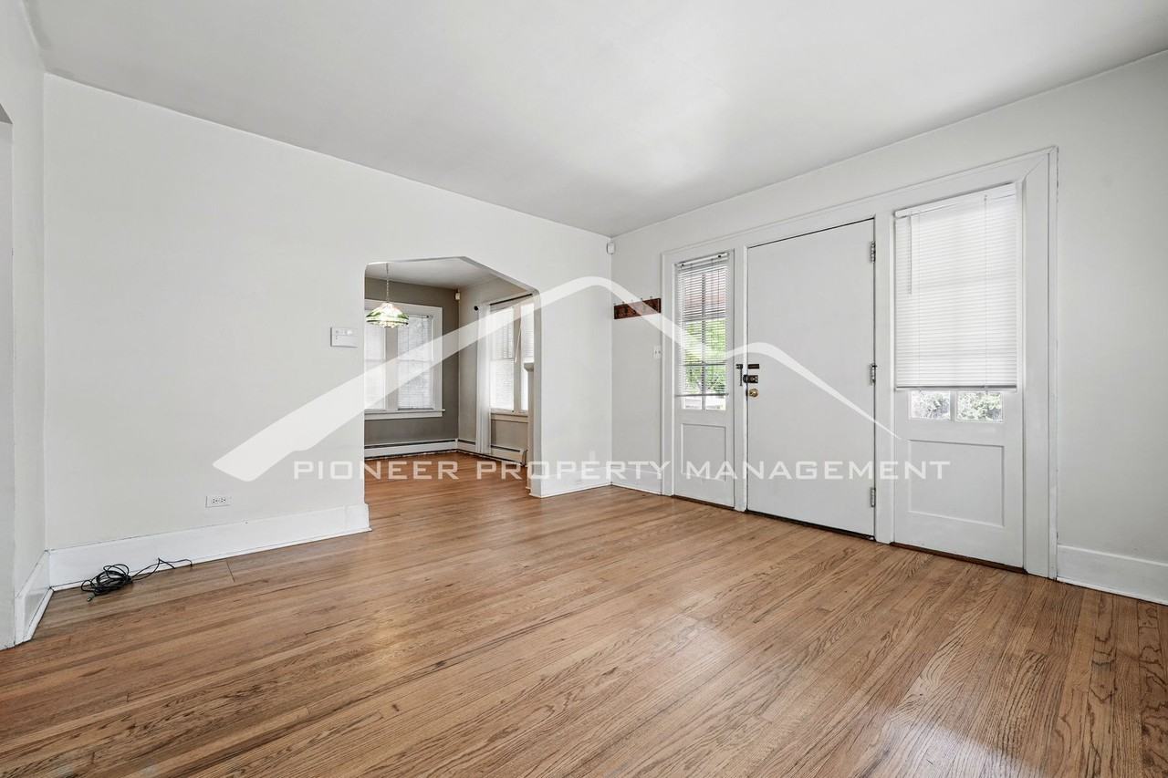 1682 S Washington St - Photo 3 of 20