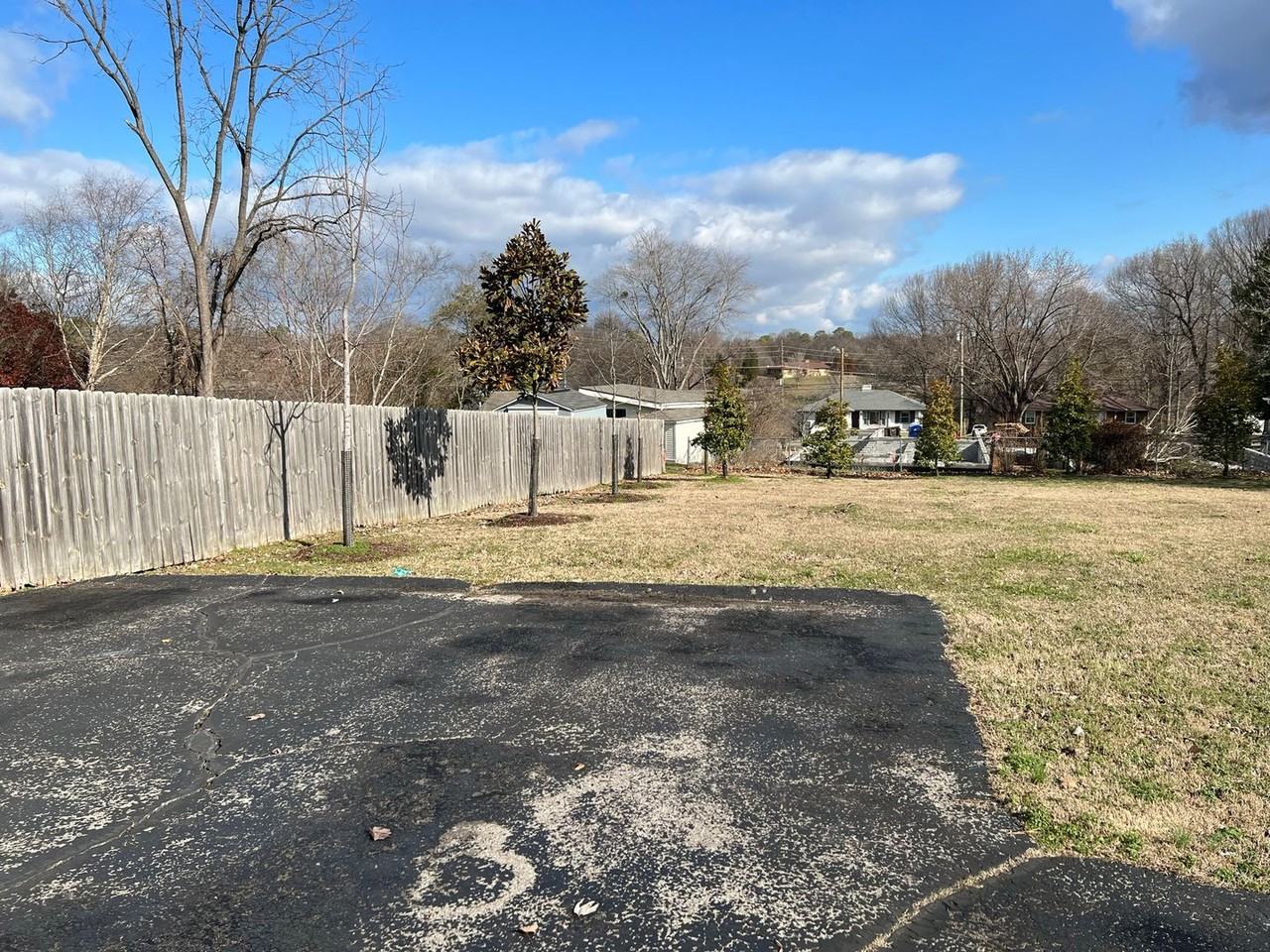 2411 Chapman Dr - Photo 3 of 20