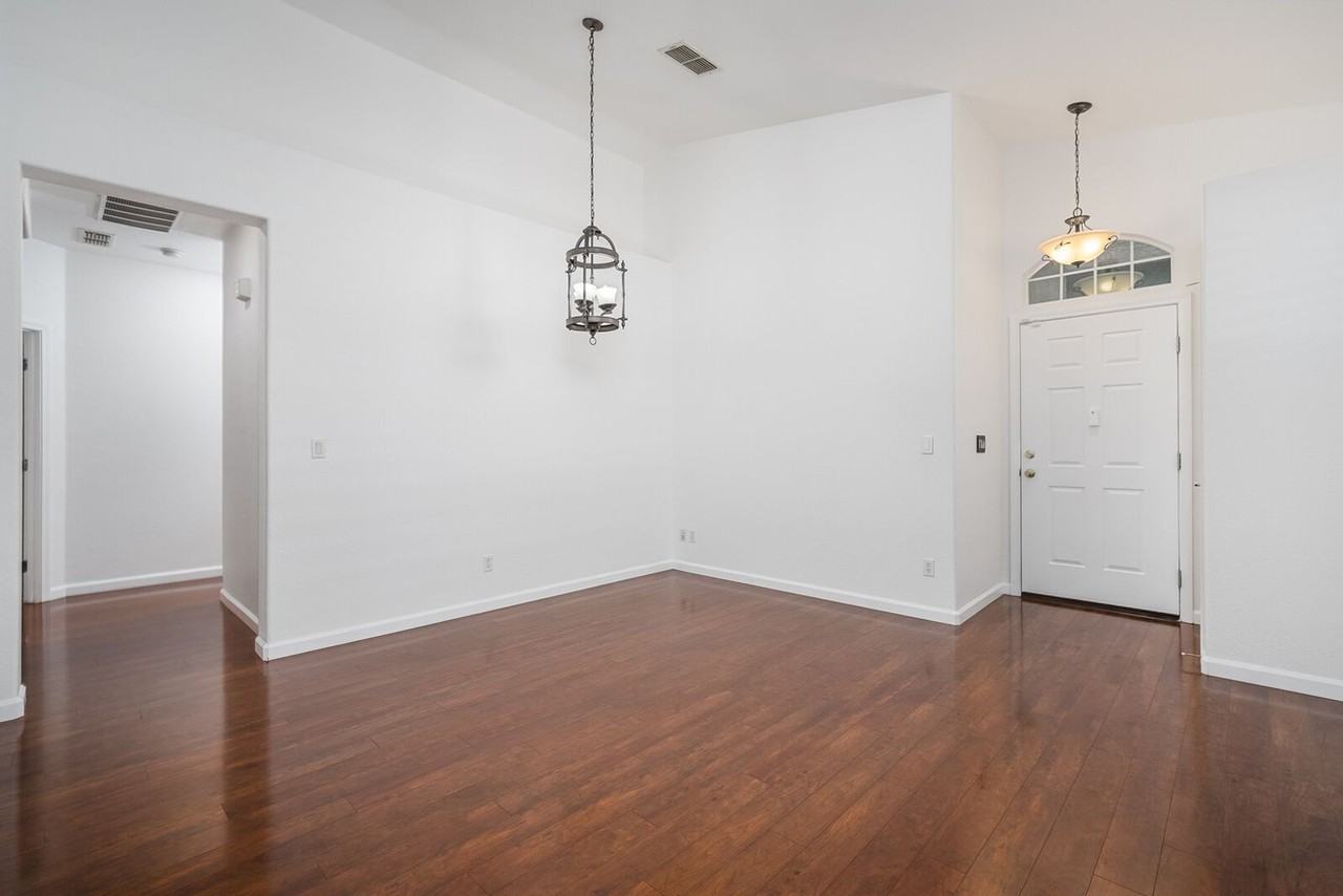 2066 Horseshoe Glen Cir - Photo 4 of 26