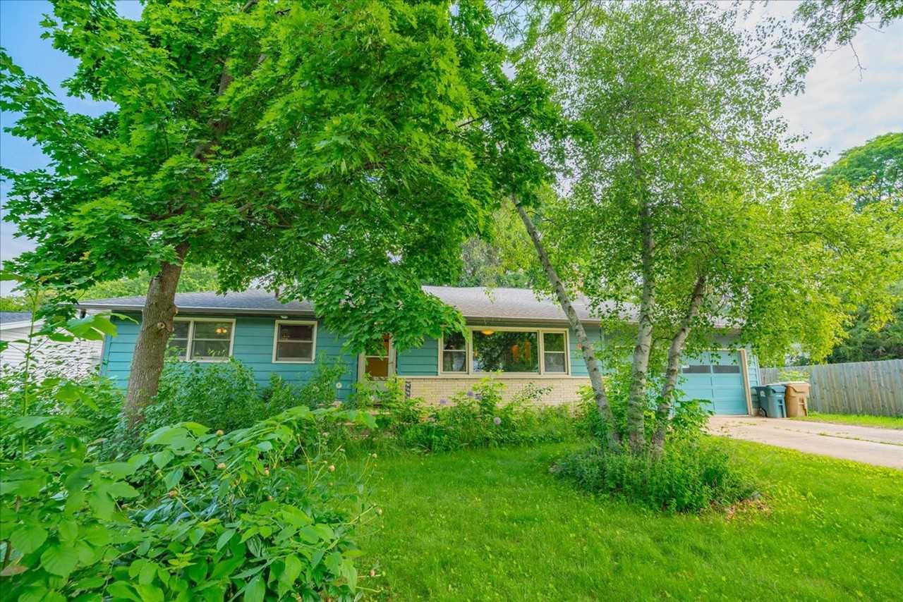 5310 Regent St - Photo 2 of 37