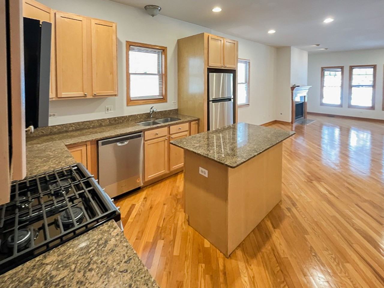 1319 W. Belmont - Photo 5 of 7