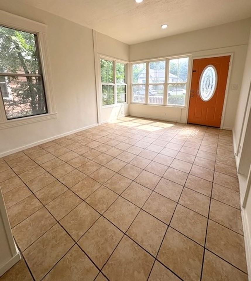 262 S Concord St - Photo 3 of 30