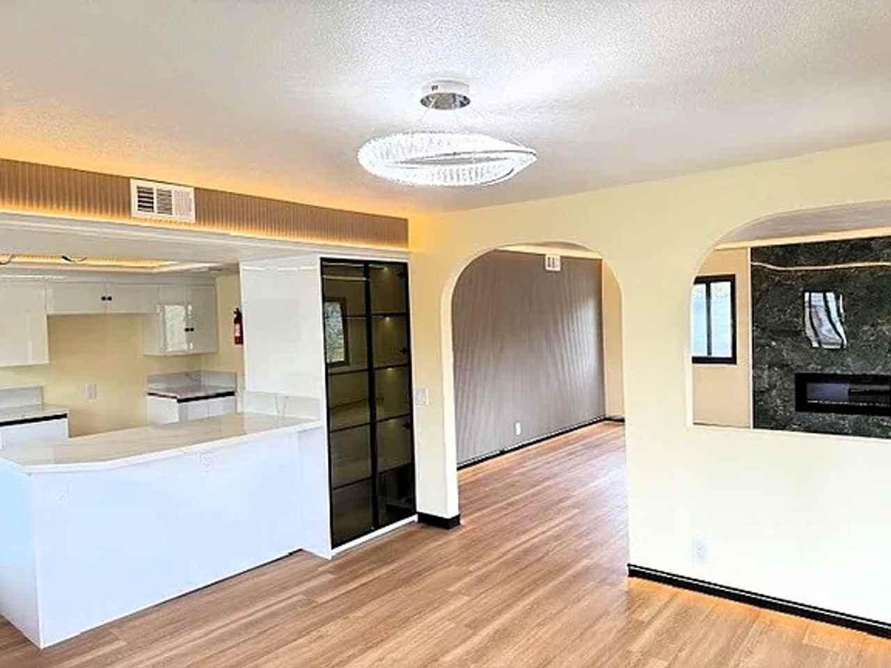 827 Glendale Blvd - Photo 2 of 21