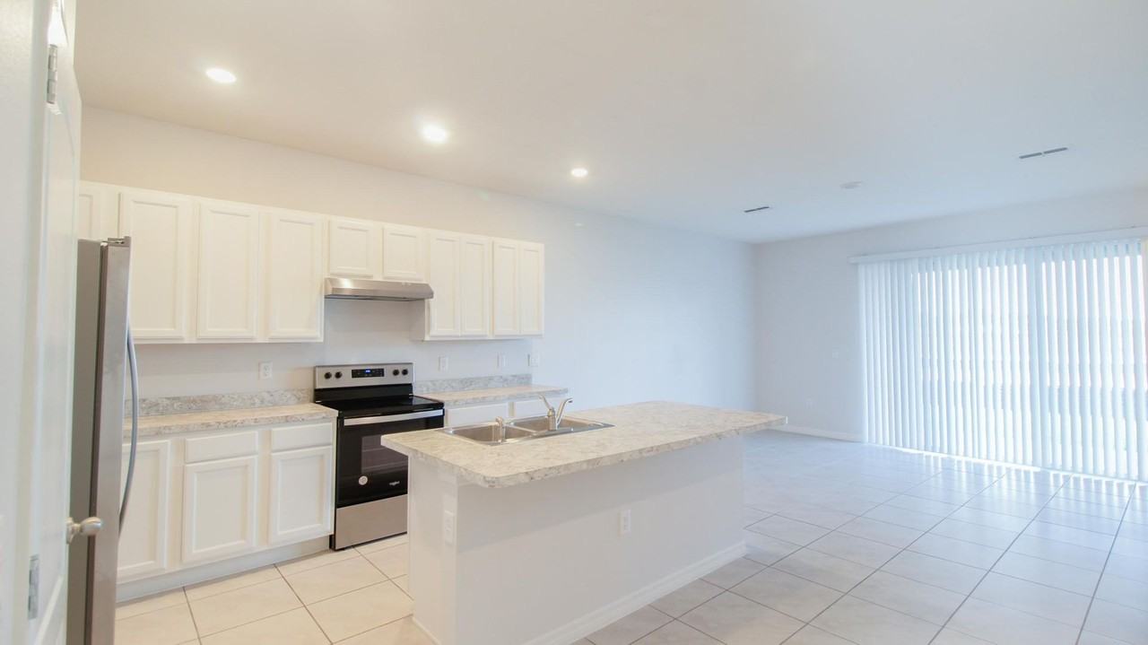 1061 Blue Jay Dr - Photo 3 of 16