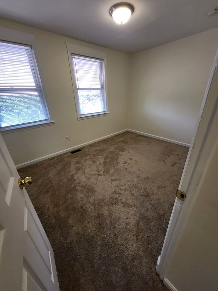 3033 Seamon Ave - Photo 3 of 36