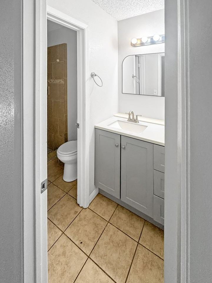 5718 Sun Ridge Dr - Photo 3 of 22