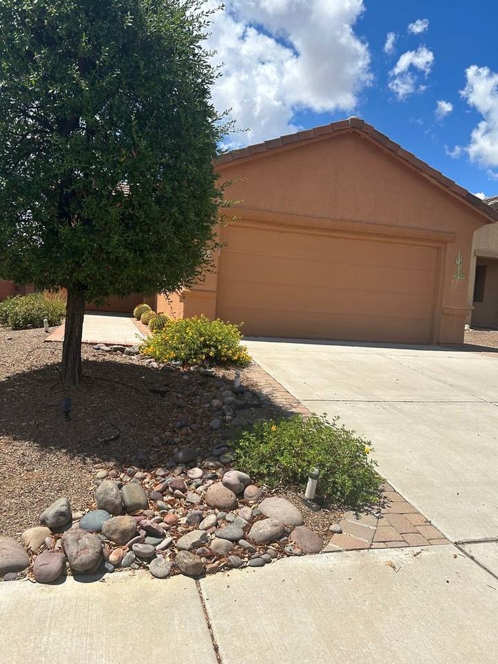 481 W Chardin Dr - Photo 3 of 17