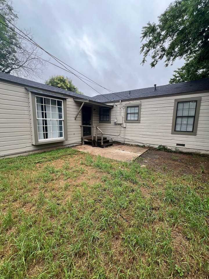 1802 Jackson St - Photo 2 of 11