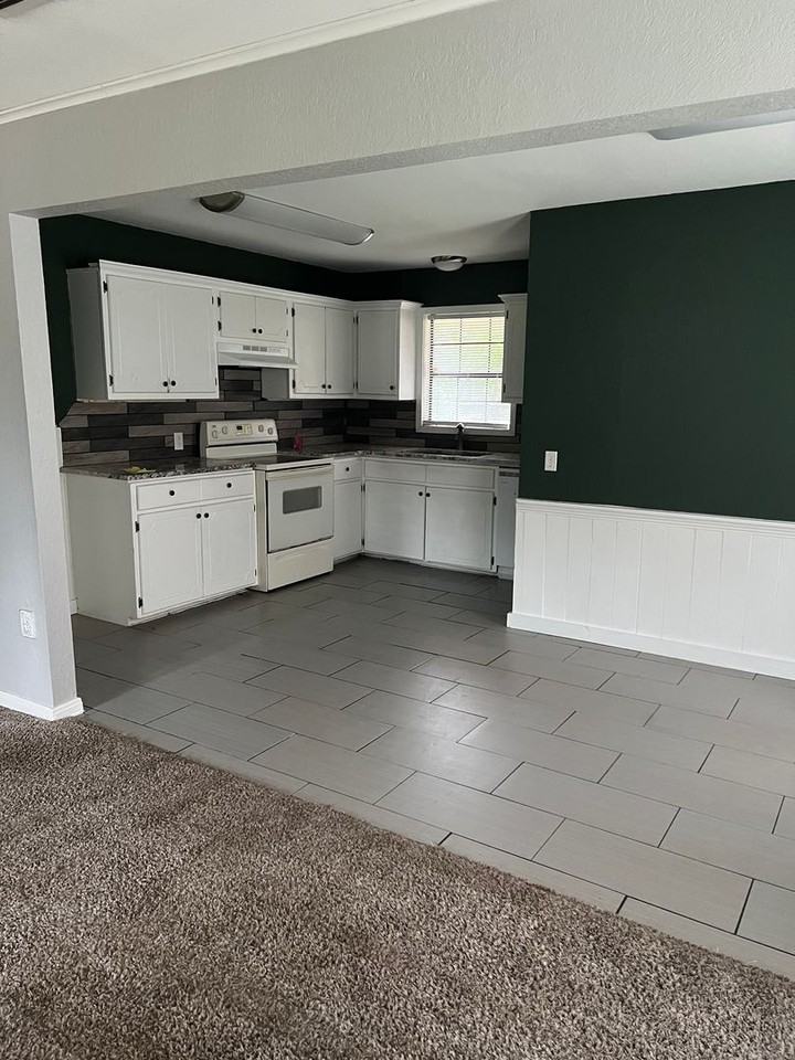 1802 Jackson St - Photo 3 of 11