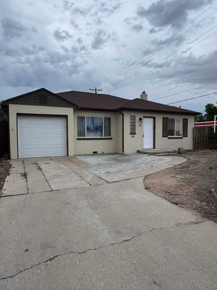 613 W 28th St - Photo 2 of 14