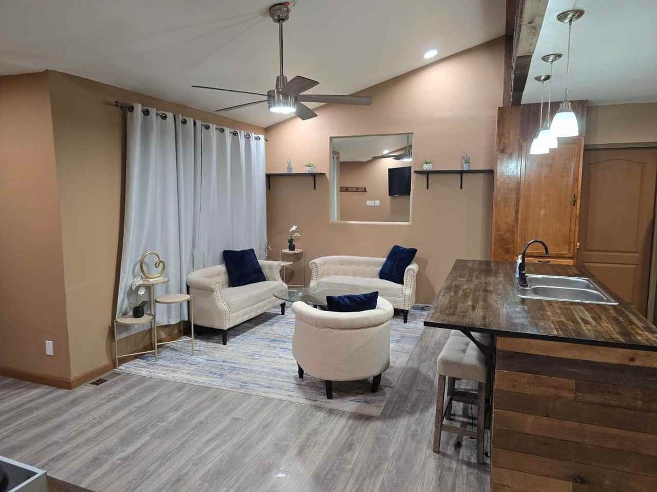 613 W 28th St - Photo 3 of 14