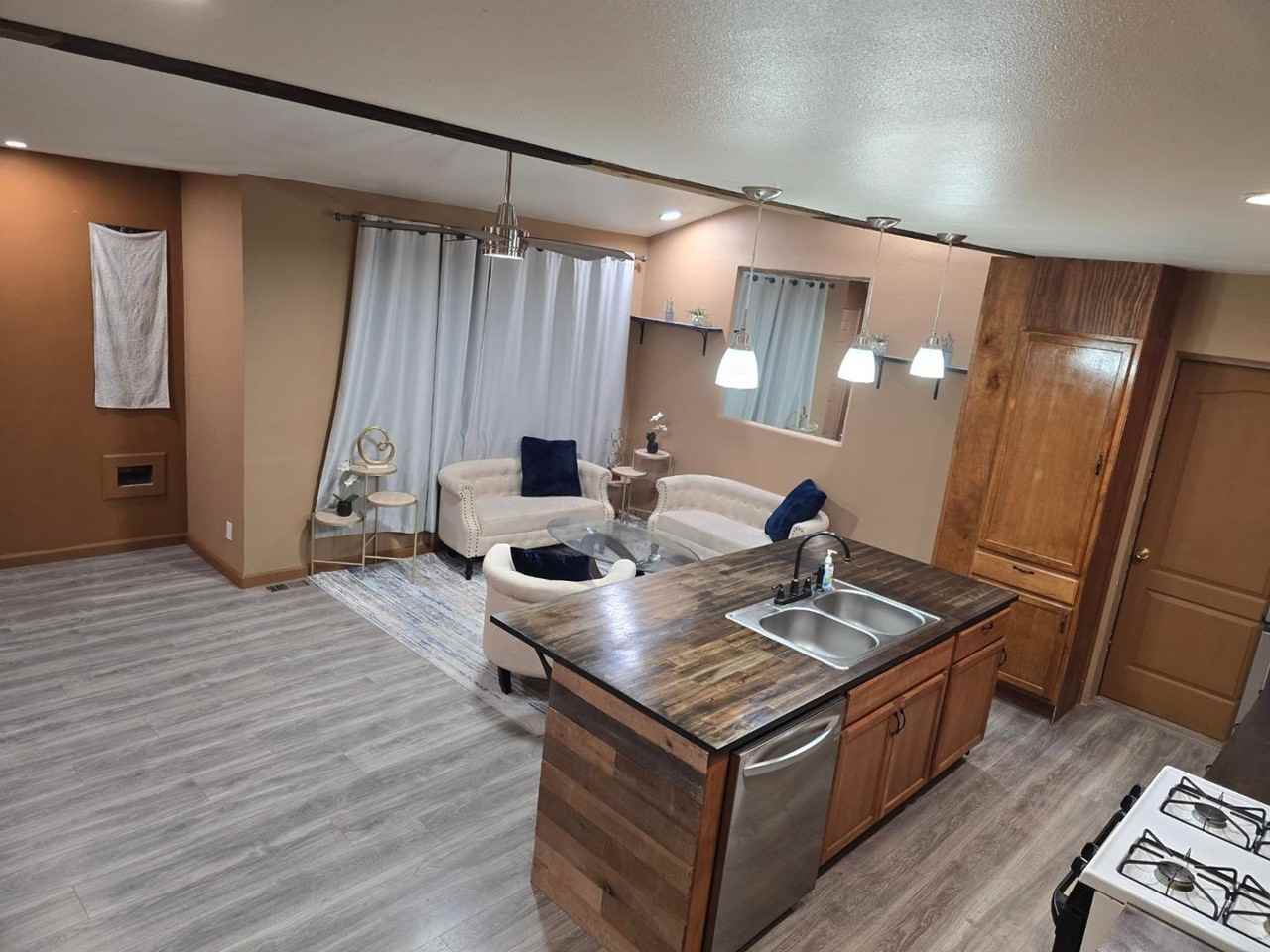 613 W 28th St - Photo 6 of 14