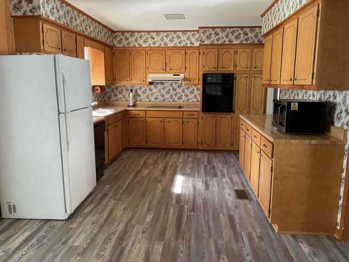 130 Roxie Dr - Photo 3 of 10