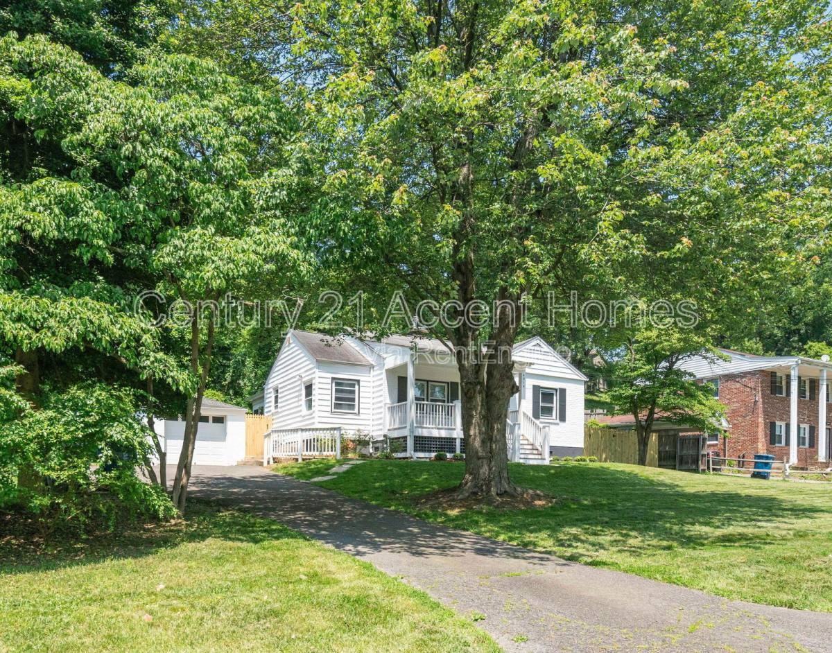 4916 Chowan Ave - Photo 3 of 10