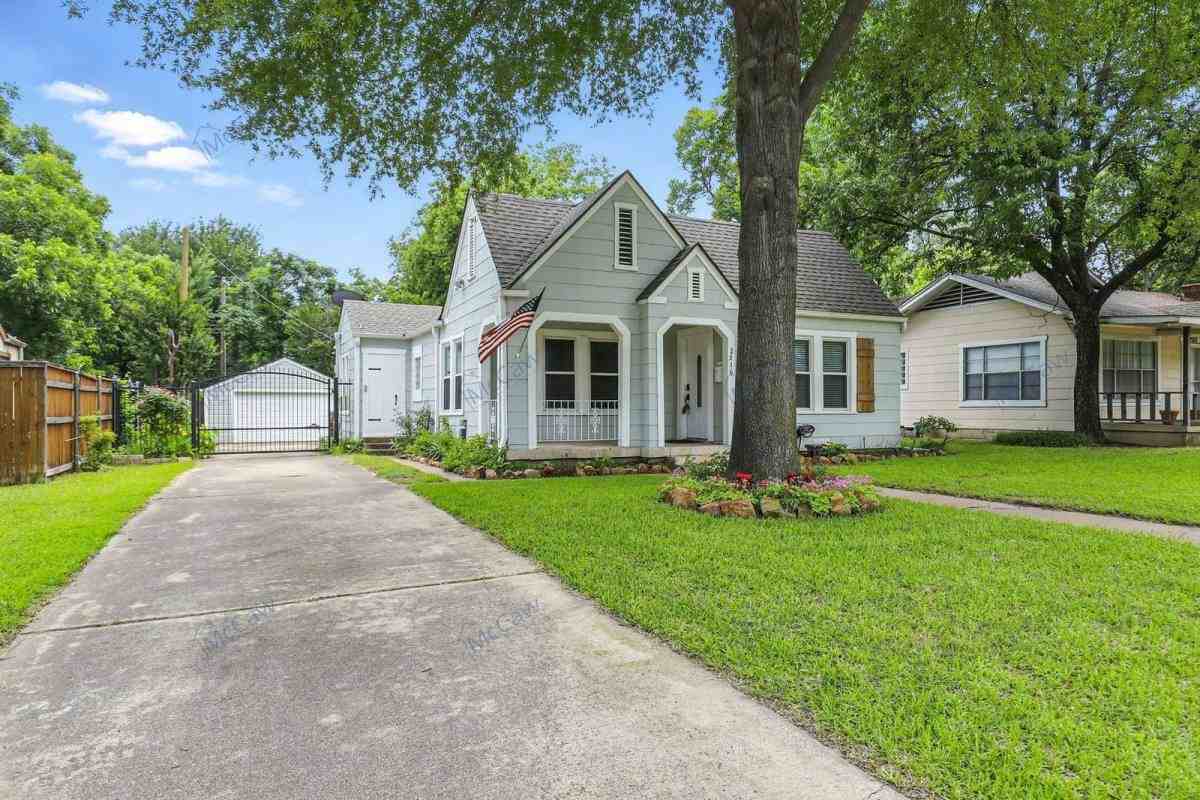 2516 Primrose Ave - Photo 2 of 10