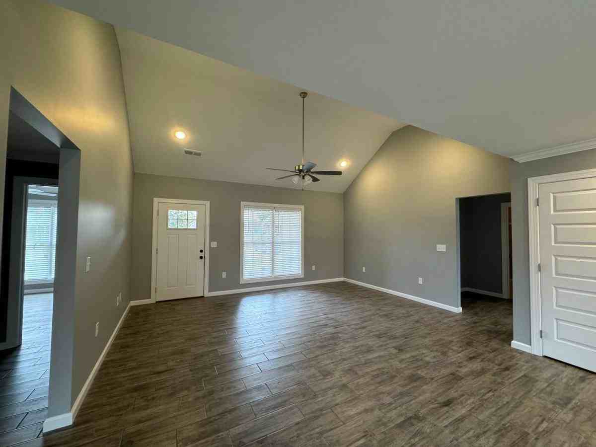 1013 Grand Ave - Photo 2 of 10