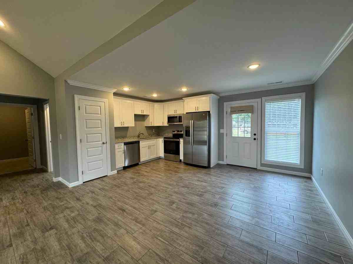 1013 Grand Ave - Photo 3 of 10