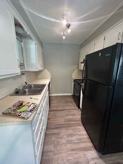 3925 Eastwood Dr - Photo 3 of 11