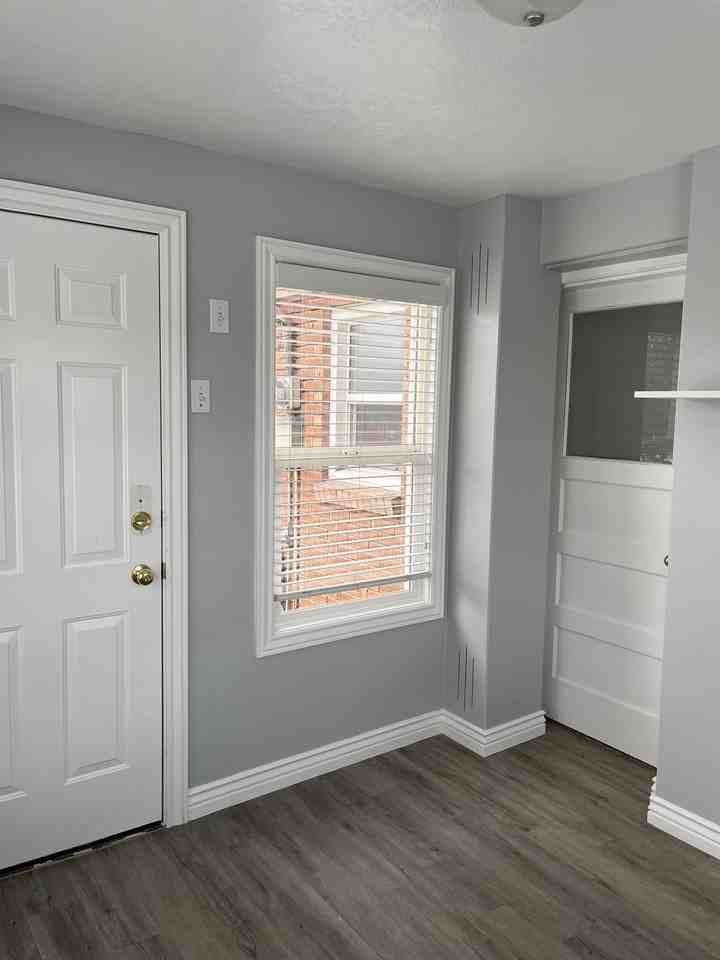 632 N Main St - Photo 4 of 27