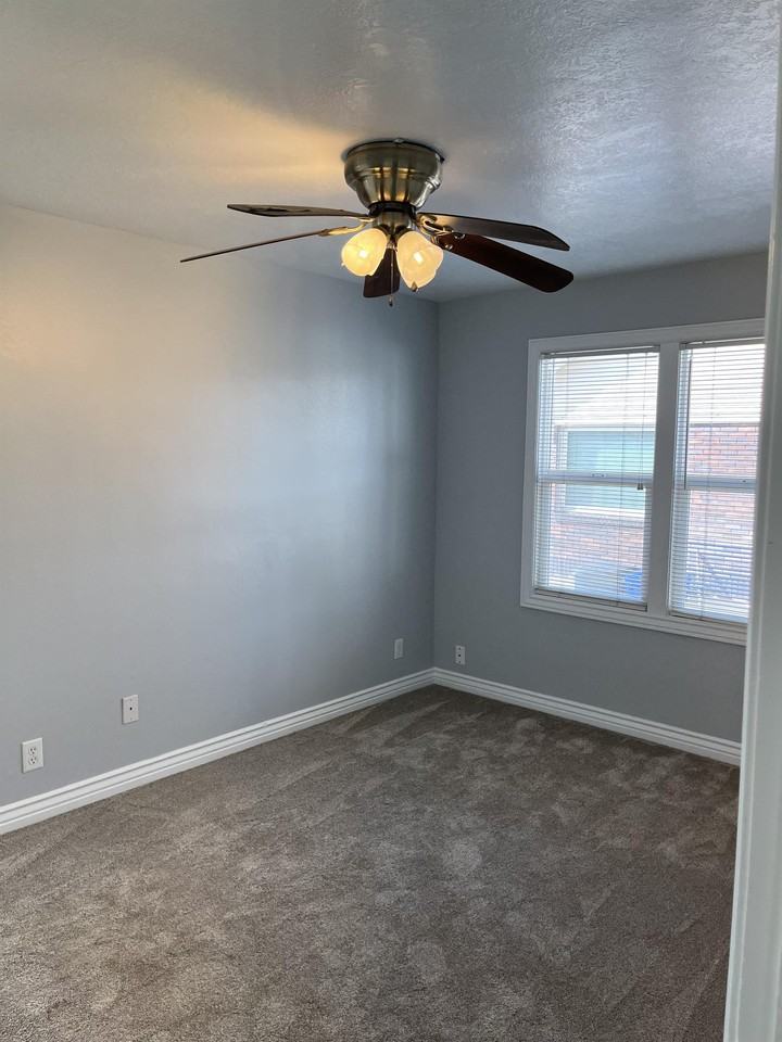 632 N Main St - Photo 5 of 27
