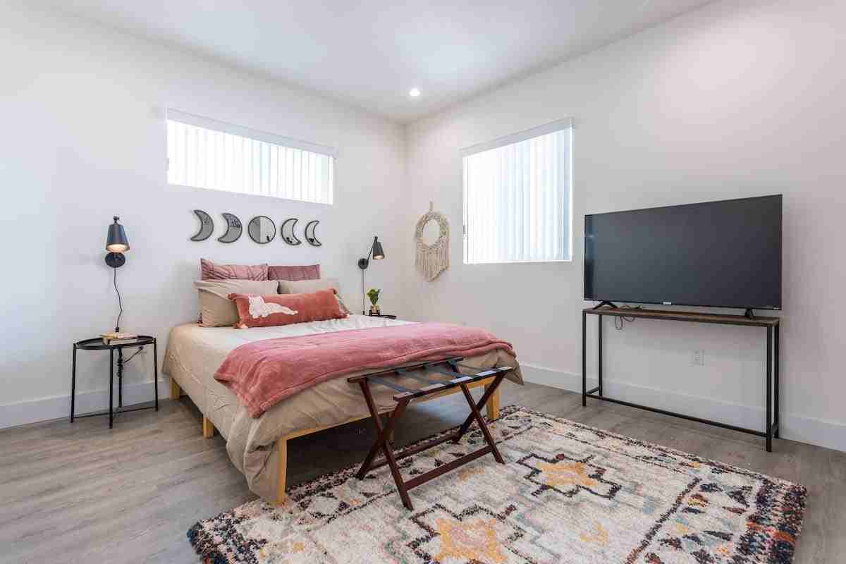 4557 Pickford St - Photo 3 of 16