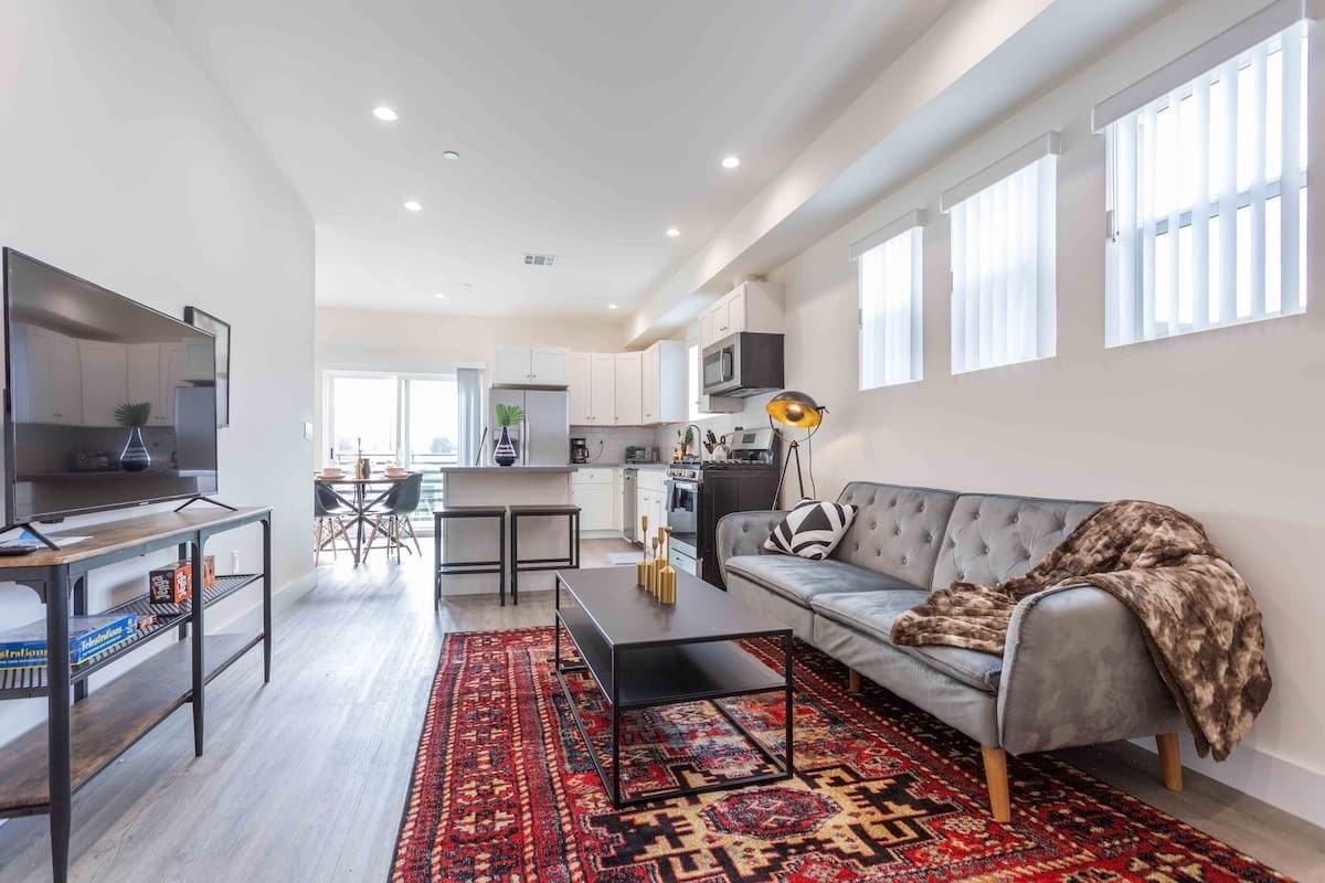 4557 Pickford St - Photo 4 of 16