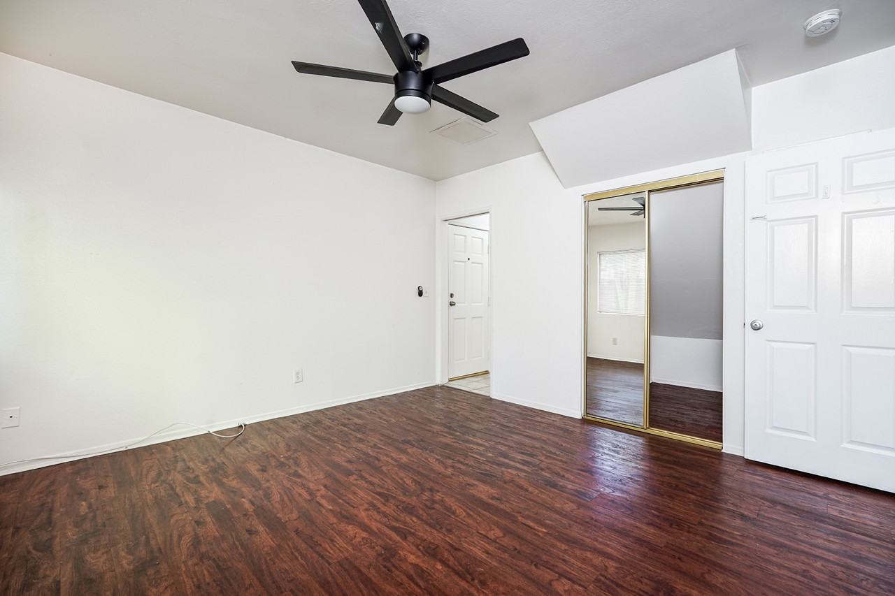 962 W Oliver St #1 - Photo 2 of 32