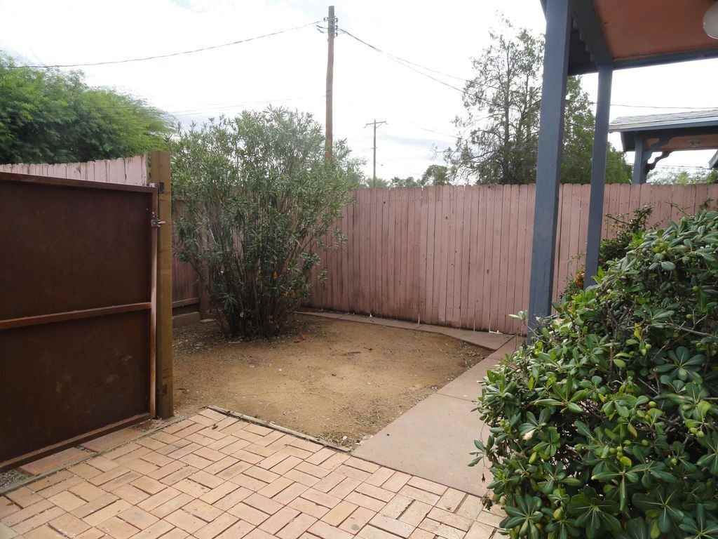 2309 N Treat Ave - Photo 3 of 13