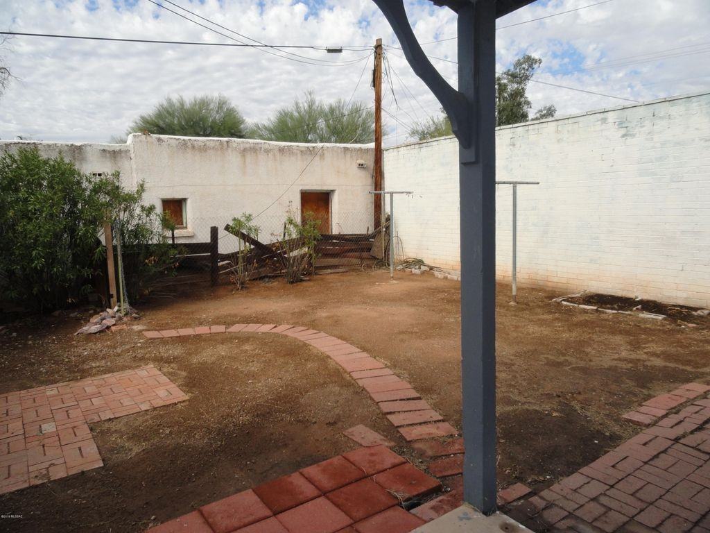 2309 N Treat Ave - Photo 7 of 13