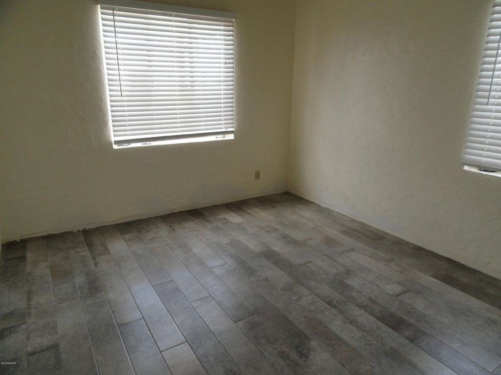 2309 N Treat Ave - Photo 5 of 13