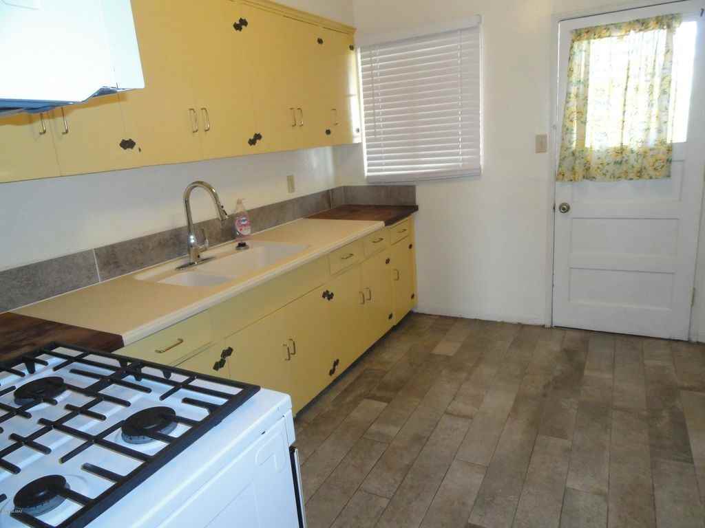 2309 N Treat Ave - Photo 5 of 13