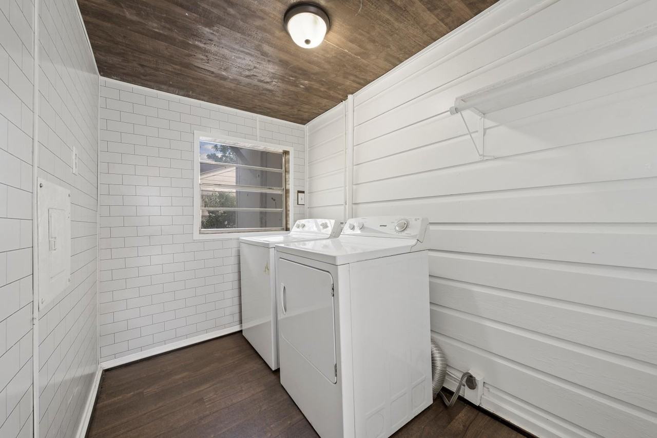 2601 Herring Ave #1 - Photo 2 of 24
