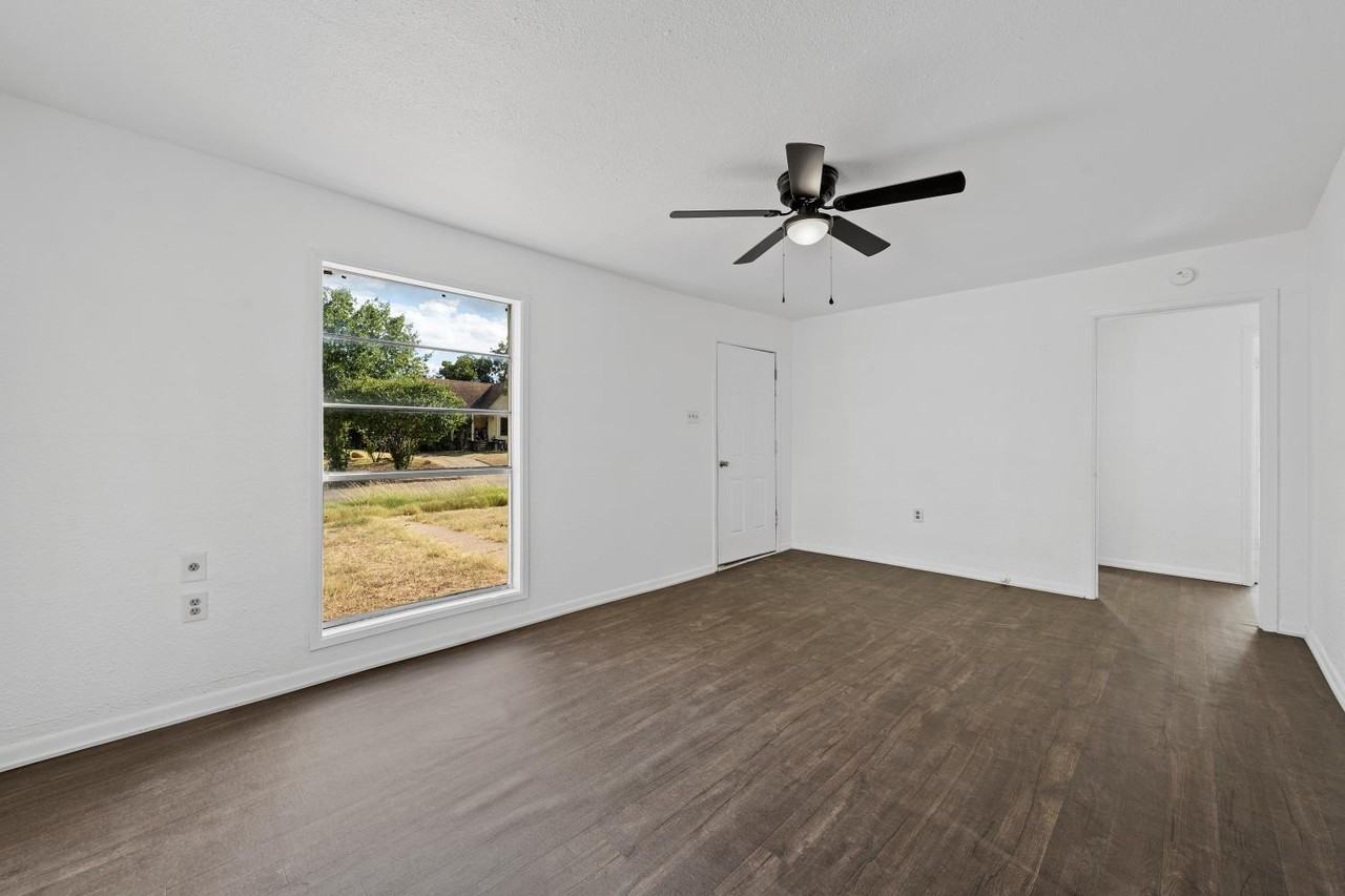 2601 Herring Ave #1 - Photo 4 of 24