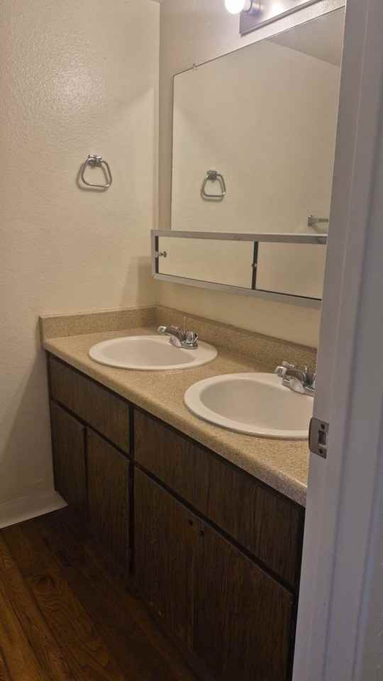 The Lakes Apartments - Photo 7 of 16