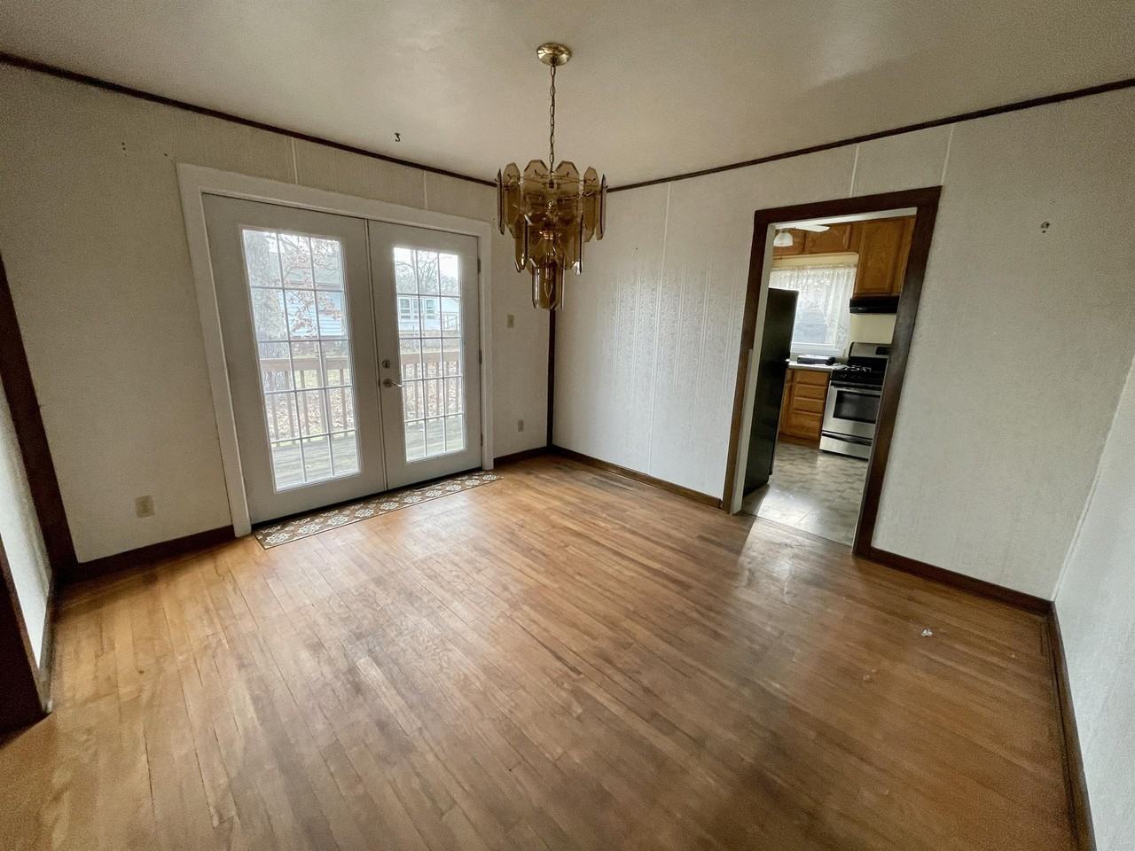 913 W 8th St - Photo 2 of 25