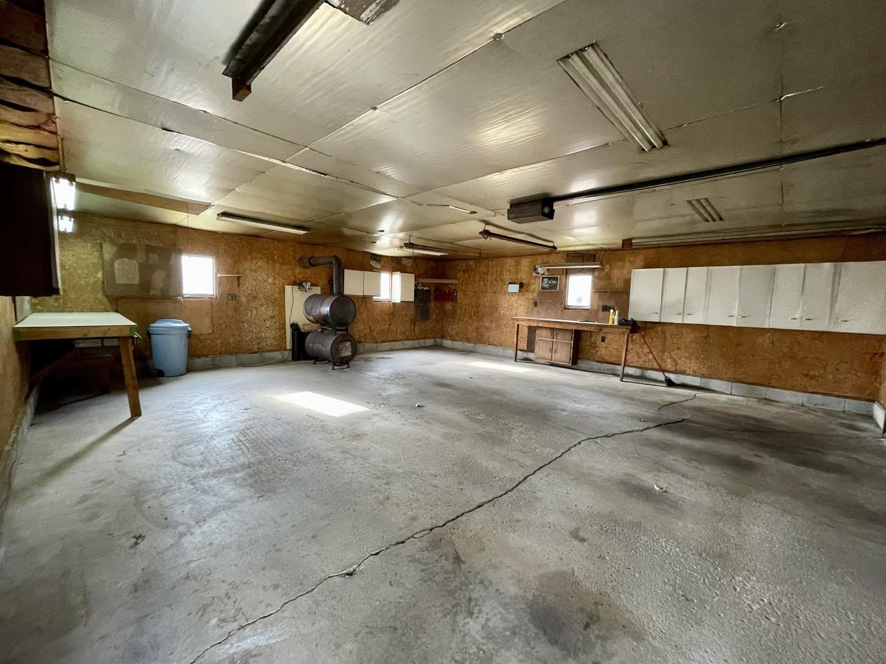 913 W 8th St - Photo 3 of 25