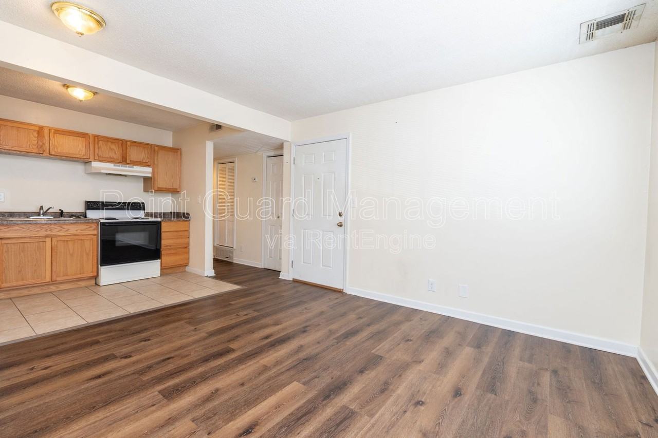 2114 E 16th St N #102 - Photo 2 of 14