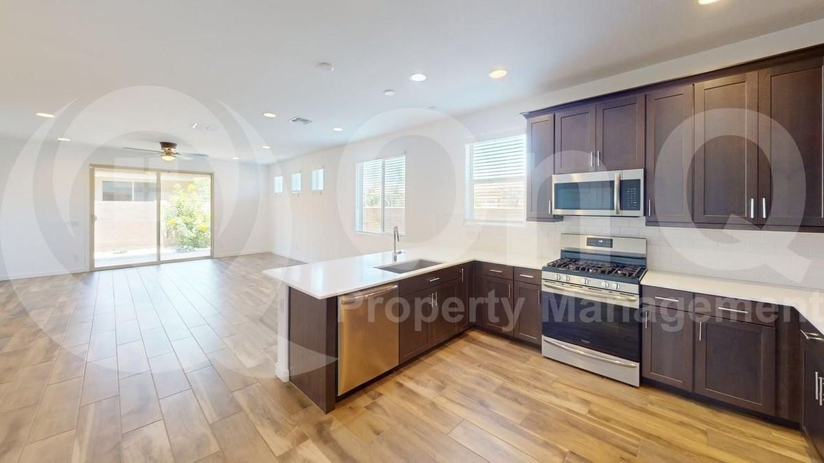 17108 W Fallen Leaf Ln - Photo 2 of 25