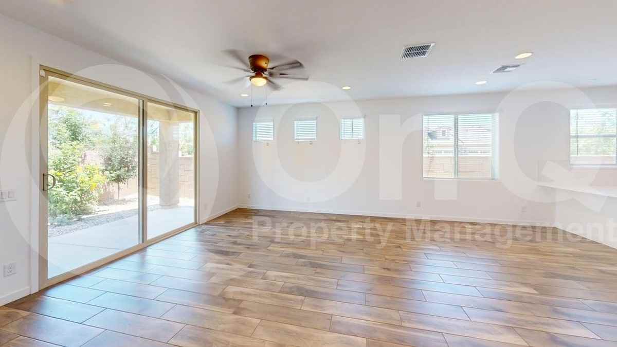 17108 W Fallen Leaf Ln - Photo 4 of 25