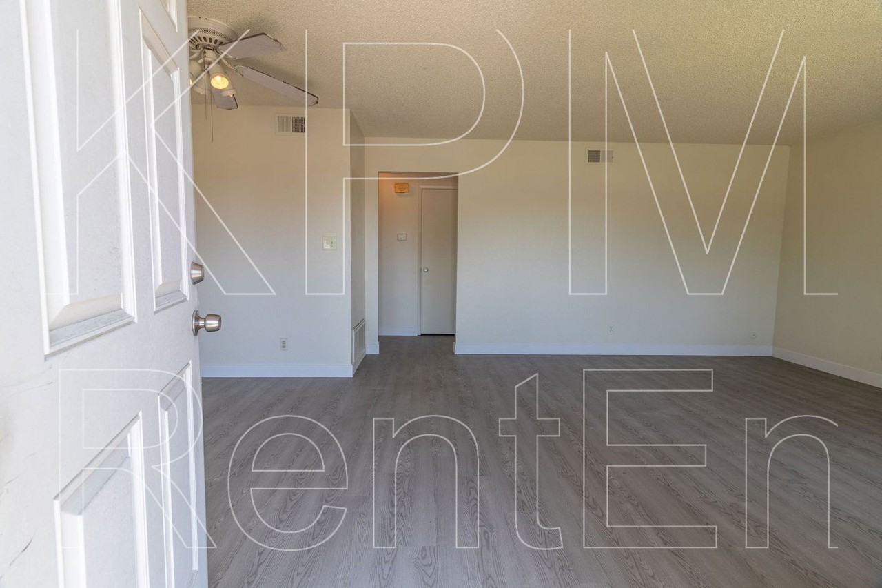 1220 Occidental Ave #1 - Photo 2 of 15